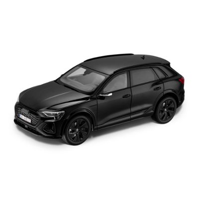 Audi Q8 e-tron modellautó, 1:18, mítoszfekete