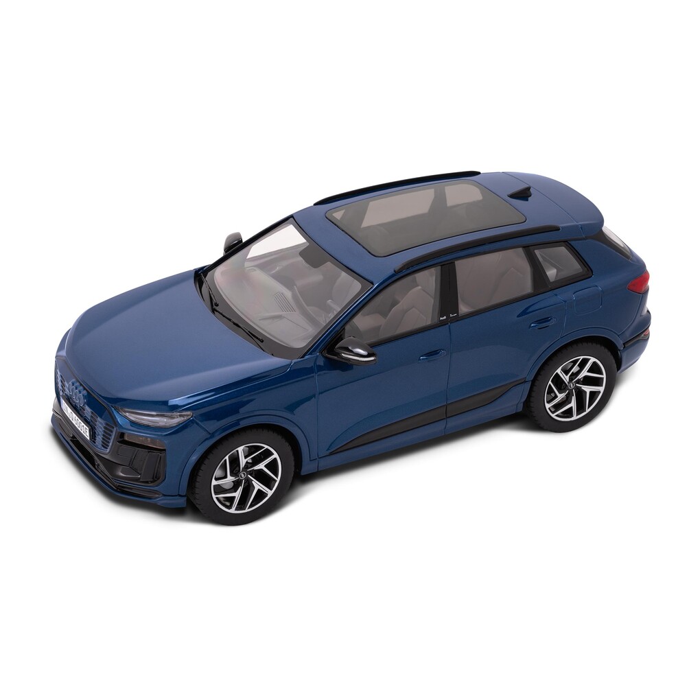 Audi Q6 e-tron modellautó, Ascari-kék metál, 1:18 méretarány