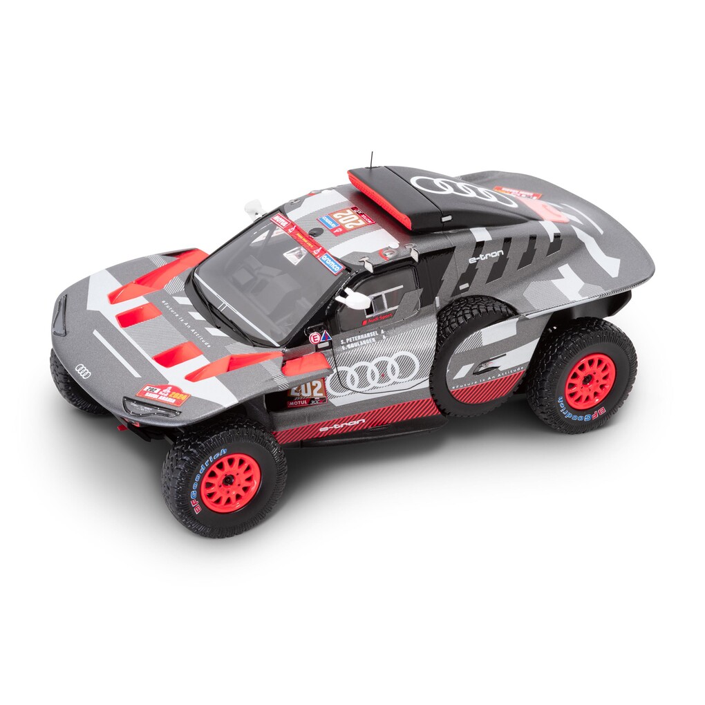 Audi RS Q e-tron modellautó, Dakar rali 2024. Peterhansel/Boulanger páros, 1:43 méretarány 
